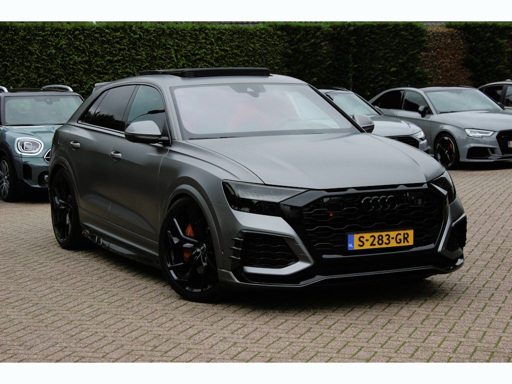Audi RS Q8 RSQ8 4.0 TFSI quattro / URBAN / Milltek / Trekhaak / Panoramadak / 360Camera / Head-up / B&O 3D / Keramisch / Achterasbesturing / 23'' / RS Dynamic Pakket / Keyless / Carbon intr. / Ventilatie+Massage / Dodehoek /