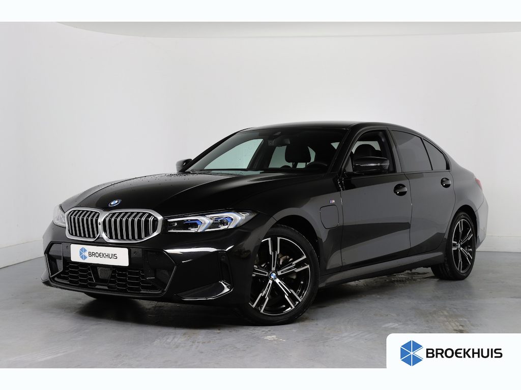 BMW 3-Serie 330e M Sport | Memory | Sportstoelen | LED | HUD | Cruise Adaptive | 360 Camera | Sfeerverlichting | BLIS | Leder | Stoelverwarming | Elk. Achterklep | Lichtmetalen Velgen
