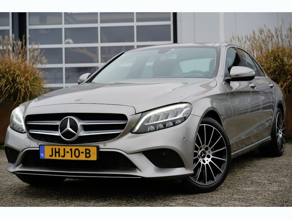 Mercedes-Benz C-klasse 200 d Business Solution 160pk | Apple Carplay/Android Auto | Lederen bekleding | LED koplampen | Navigatiesysteem full map | Parkeersensor voor en achter | Trekhaak | Voorstoelen verwarmd | Zeer nette auto!