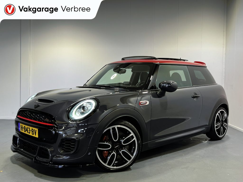 MINI John Cooper Works 3-Deurs 2.0 Chili | Navigatie | LM Velgen 18" | Elektrisch Glazen Panoramadak | Voorstoelen Verwarmd | Achteruitrijcamera |  Cruise Control Adaptief | Airco |