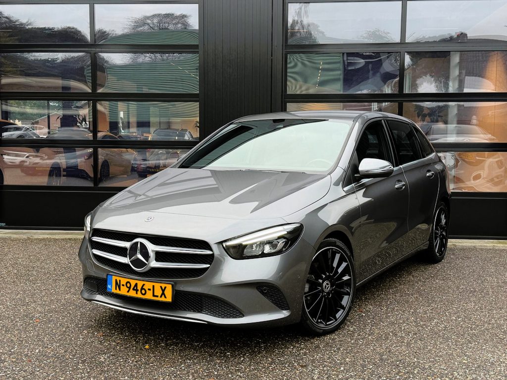 Mercedes-Benz B-klasse 180 Premium Plus LED Navi Stoelverw. Trekh.