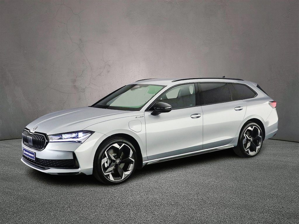 Skoda Superb Sportline Business 1.5 TSI PHEV 204pk DSG Automaat Trekhaak, Adaptive cruise control, Navigatie, Achteruitrijcamera, LED matrix koplampen, Stoelverwarming