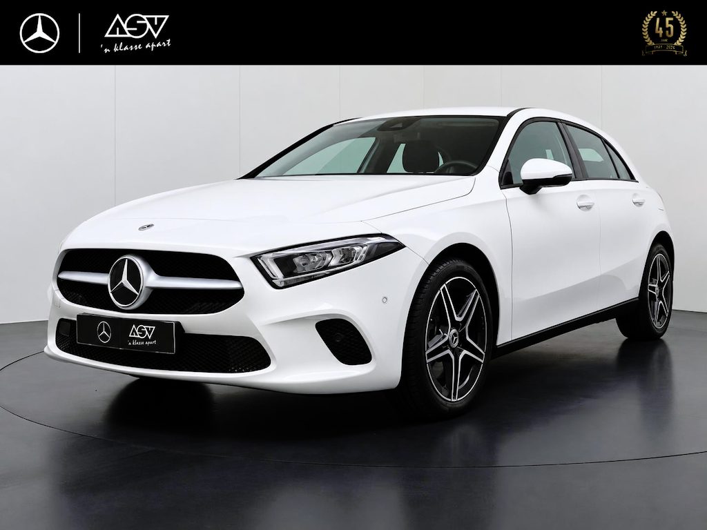 Mercedes-Benz A-klasse 250 e Limited | 18" AMG Velgen | Navigatie | Smartphone Integratie | Stoelverwarming Voor | DAB+ radio