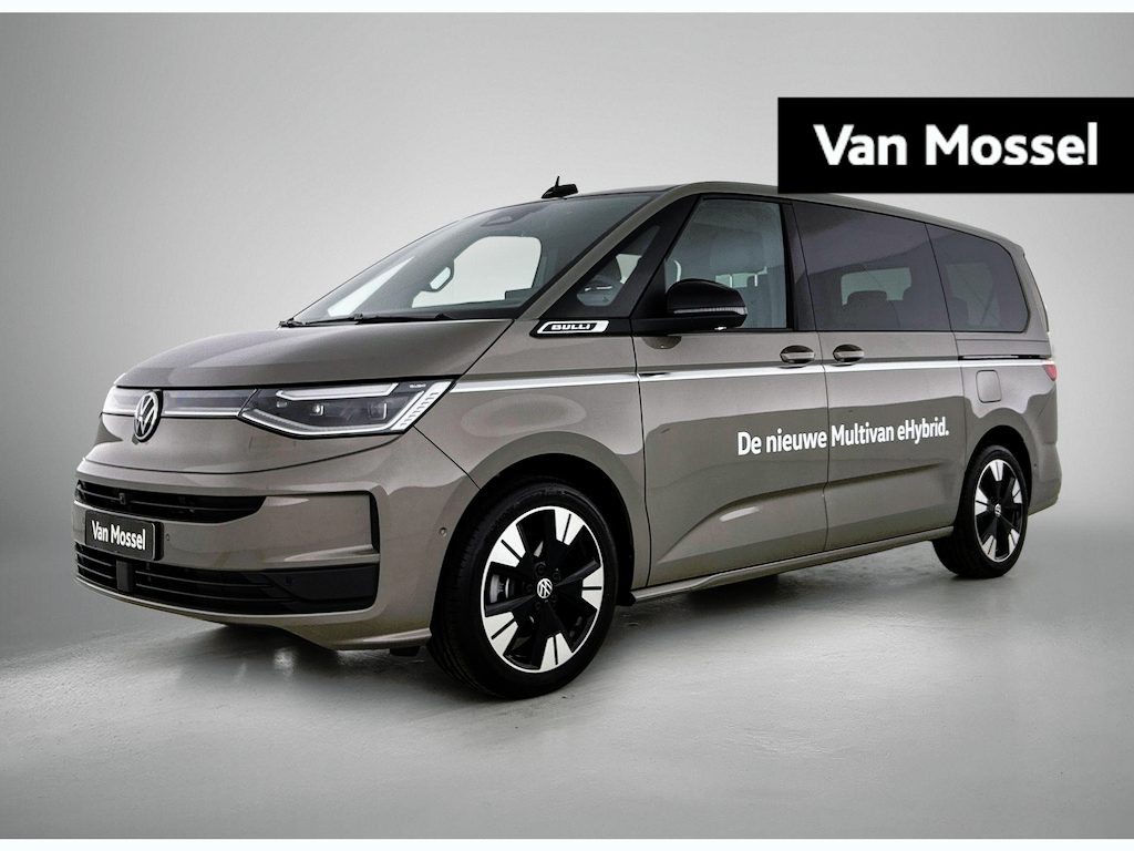 Volkswagen Multivan 1.5 eHybrid L1 Bulli Edition 4Motion 245PK | FACELIFT! | Automaat | Trekhaak | Elektrische Schuifdeuren | Elektrische Achterklep | Achteruirijcamera | Verwarmbare Voorstoelen | Verwarmbare Voorruit | Trekhaak | 7-Zits Vis-a-Vis | Multifunctioneel Stuurwiel | Verschuifbare Tafel | Adaptive Cruise Controle | Navigatie | IQ.Light | Glazen Panorama Dak |