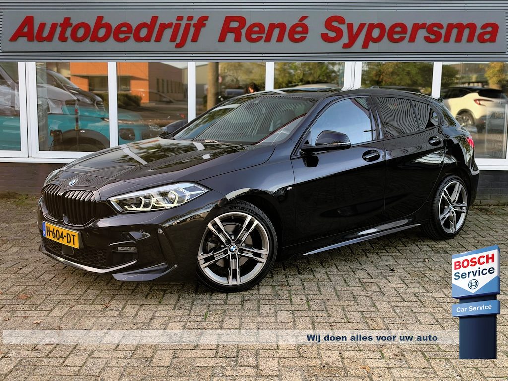 BMW 1-Serie 118i Executive Edition | M Pakket | Sfeerverlichting | Apple Carplay | Leder