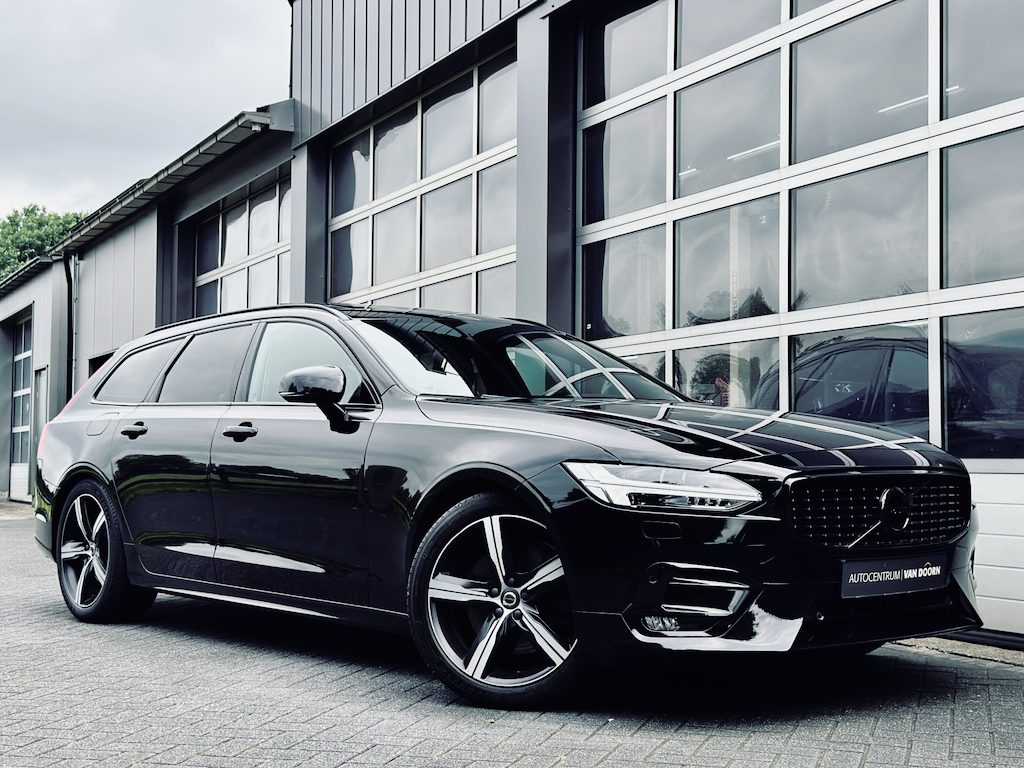 Volvo V90 2.0 T4 R-Design | Blackline | Automaat | Panodak | Trekhaak | Adapt Cruise | Standkachel | Keyless | Incl. btw