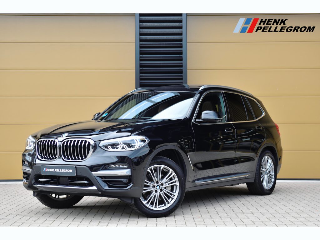 BMW X3 xDrive30e High Executive * Panoramadak * Keyless * Head-up * Harman/Kardon * SOH 86% * Trekhaak * CarPlay * Sfeerverlichting *