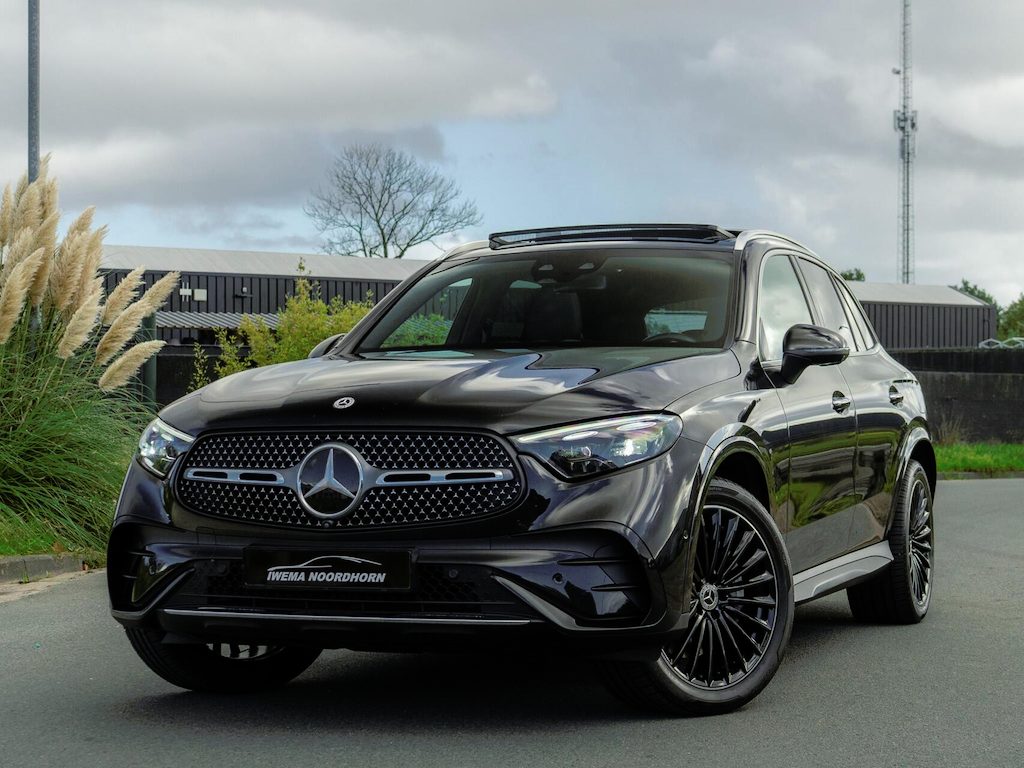 Mercedes-Benz GLC 400e 4MATIC AMG|Panoramadak|Achterasbesturing|Luchtvering|360°camera|Burmester®|Keyless|Distronic|Trekhaak|Stuurw. verwarmd