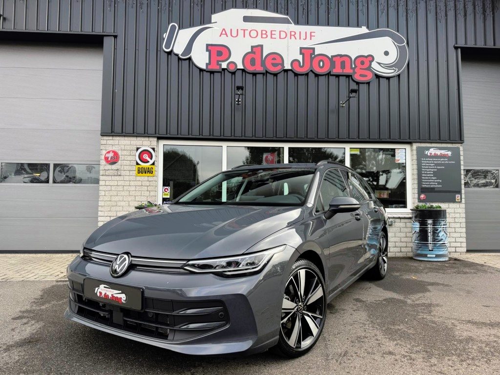 Volkswagen Golf 8.5 1.5 eTSI LIFE DSG ACC Wegklapbare Trekhaak Stoel/stuurverw. Nieuw model!
