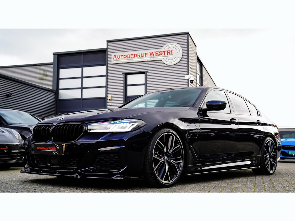 BMW 5-Serie 545e xDrive High Executive | Head Up Display | M-Kuipstoelen | Maxton-pakket | 360 Camera | harman/Kardon