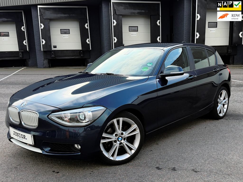 BMW 1-Serie 116i Upgrade Edition LEDER/CRUISE/WIDESCREEN/LMV/NAVI
