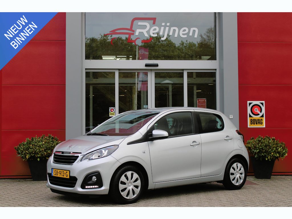 Peugeot 108 1.0 e-VTi ACTIVE AUTOMAAT ZEER LAGE KILOMETERSTAND | MISTLAMPEN VOOR | LED DAGRIJVERLICHTING | PARKEERSENSOREN ACHTER | AIRCO | MULTIFUNCTIONEEL LEDEREN STUURWIEL | BLUETOOTH | CENTRALE VERGRENDELING MET AFSTANDSBEDIENING | ELEKTRISCH BEDIENBARE RAMEN VOOR | KLAPRUITJES ACHTER PORTIEREN | VAN BINNENUIT VERSTELBARE BUITEN SPIEGELS | IN HOOGTE VERSTELBARE BESTUURDERSSTOEL | SCHAKELFLIPPERS ACHTER HET STUUR | USB-A AANSLUITING |