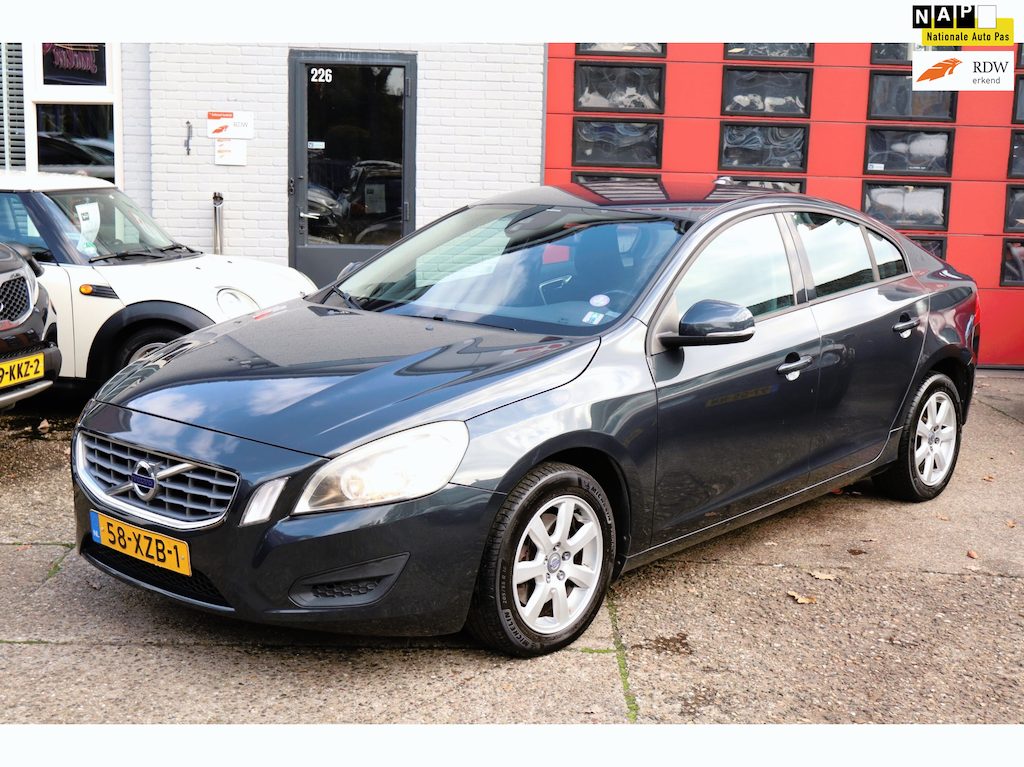 Volvo S60 1.6 T3 Kinetic , AUTOMAAT ,NAVI , 150 PK