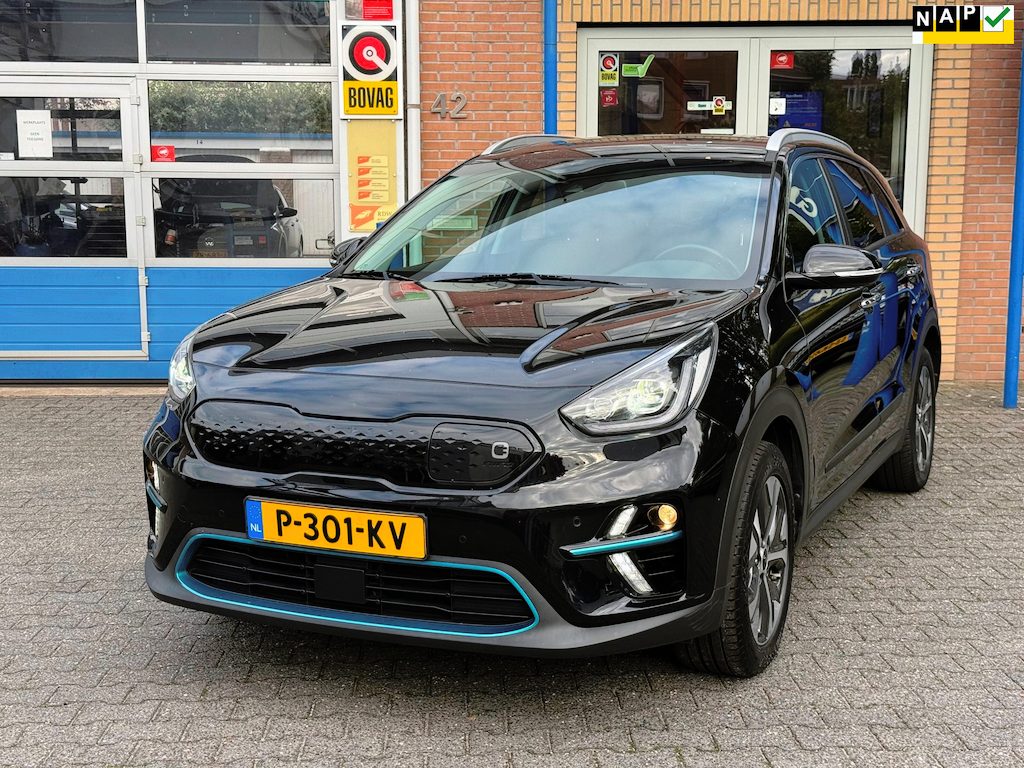 Kia Niro EV E-Niro ExecutiveLine 64 kWh | SOH 100% | Stoelverw. V+A | parkeersens. V+A + Camera |