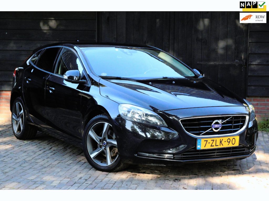 Volvo V40 1.6 T2 Kinetic Navigatie/Parkeersensor/R Design velgen/Apk 10-2027