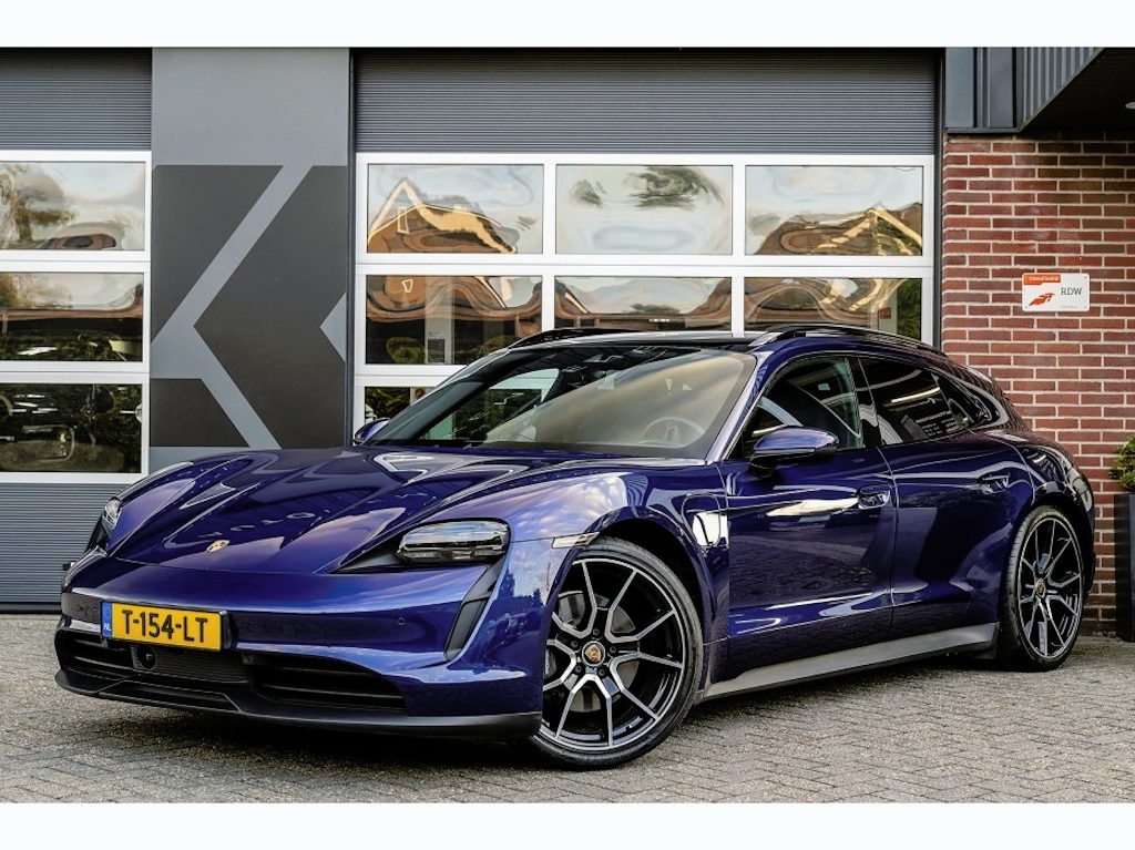 Porsche Taycan Sport Turismo | Performance Accu Plus | 93,4 kWh | Comfort Seats | Memory | BOSE | Panoramadak | Sport Chrono | Camera | Stoelventilatie | 20' Inch |