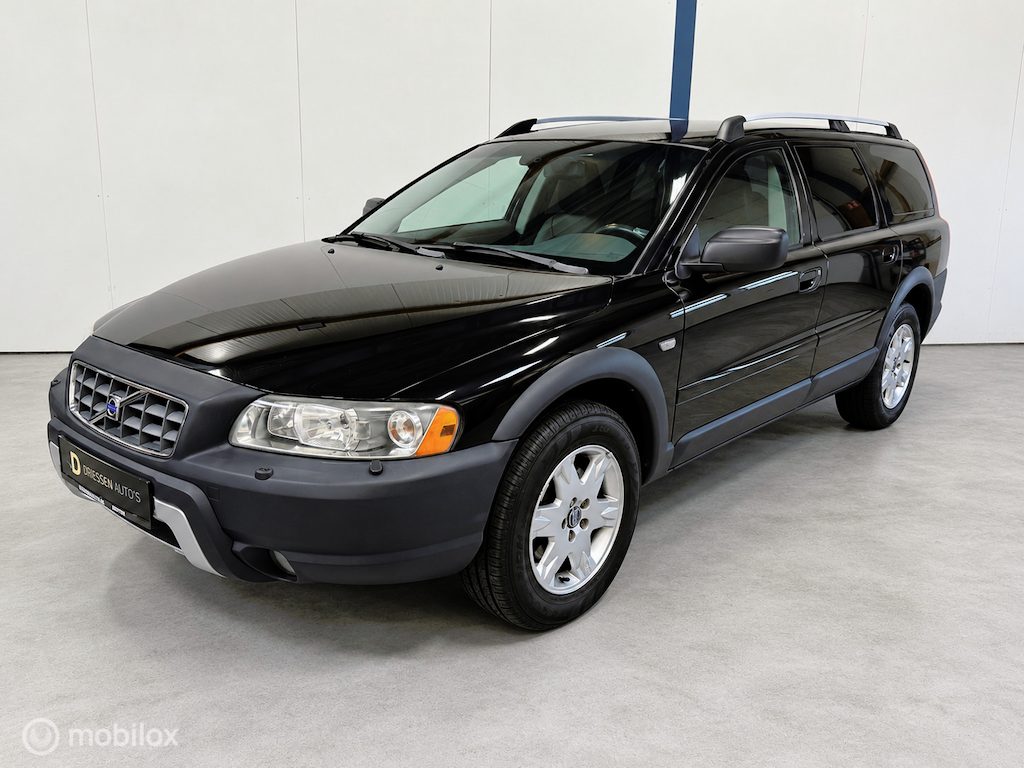 Volvo XC70 2.5 T Momentum AUTOMAAT / LEER