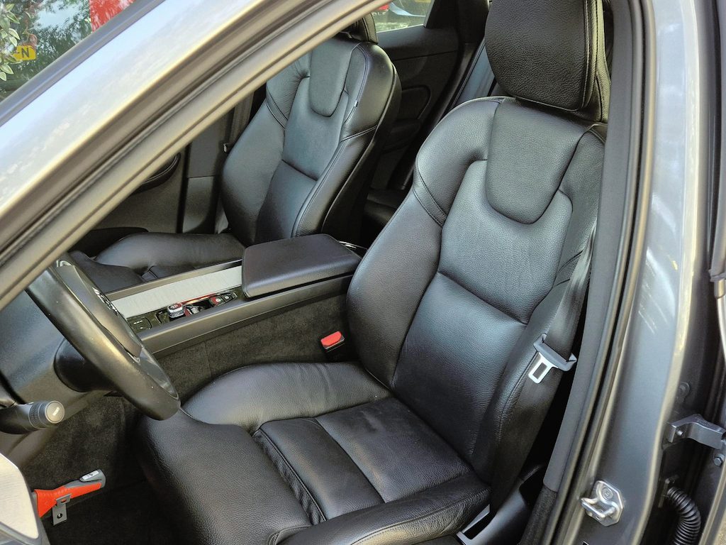 Volvo XC60 2.0 B5 Inscription | Panoramadak | Wegkl. Trekhaak | Head-up | Leer | Adapt. Cruise Control | Licht metalen velgen