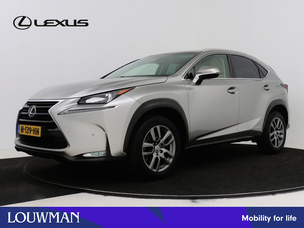 Lexus NX 300h AWD Business Line | Dealer Onderhouden | Beige lederen bekleding | Stoelverwarming | Climate Control | Cruise Control | Navigatie | Achteruitrijcamera | Parkeersensoren voor+achter |