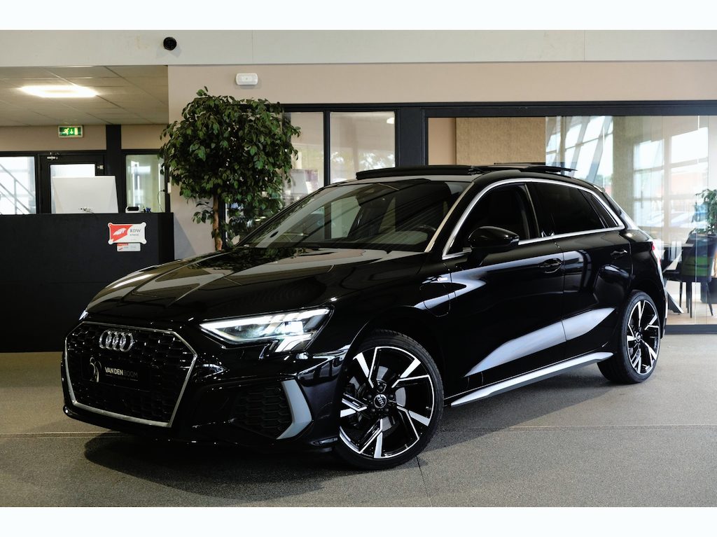 Audi A3 Sportback 40 TFSI e 204PK S-line Pano Matrix Led Volleder Navi Carplay Cruise