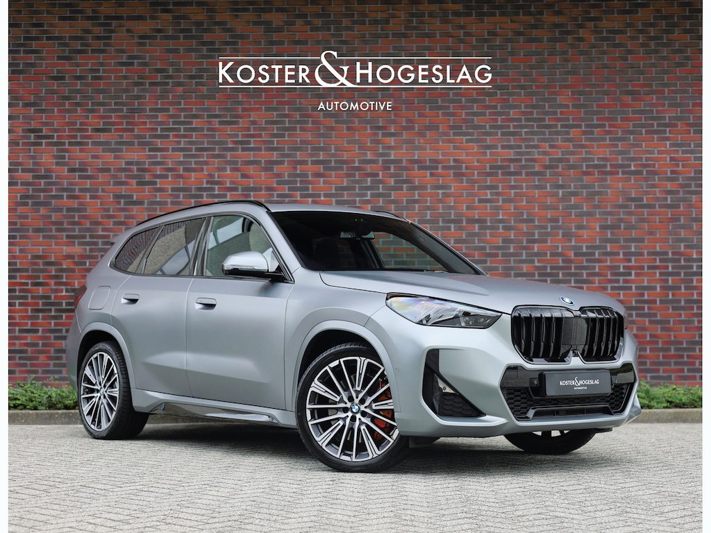 BMW X1 30e xDrive | Pano - Trekhaak - HUD