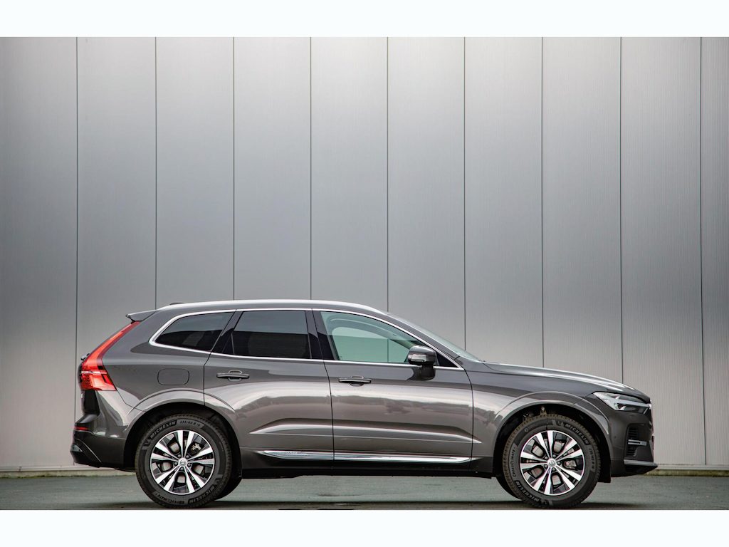 Volvo XC60 2.0 T6 Plug-in hybrid AWD Core Bright Pano|Trekhaak