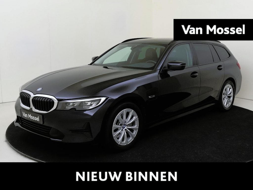 BMW 3-Serie Touring 320e Parking Pack | Ledere bekleding | Navigatie | Apple Carplay |