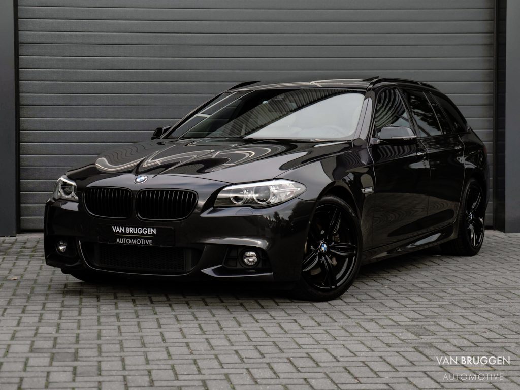BMW 5-Serie Touring 528i M-Sport High Executive Pano HK-Audio Memory