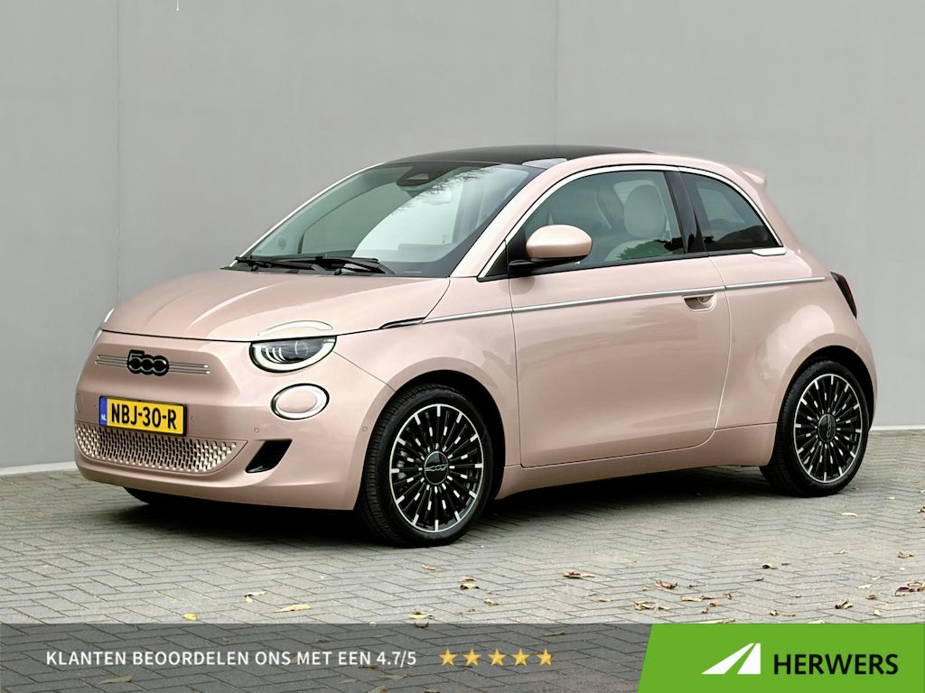 Fiat 500e La Prima by Bocelli 42 kWh / SOH 96% / Panoramadak / Adaptief Cruise Control / Lederen Bekleding / CCS Snel Laden / Achteruitrijcamera / JBL Audio  / Stoelverwarming / Keyless Entry & Start / PDC Voor & Achter /