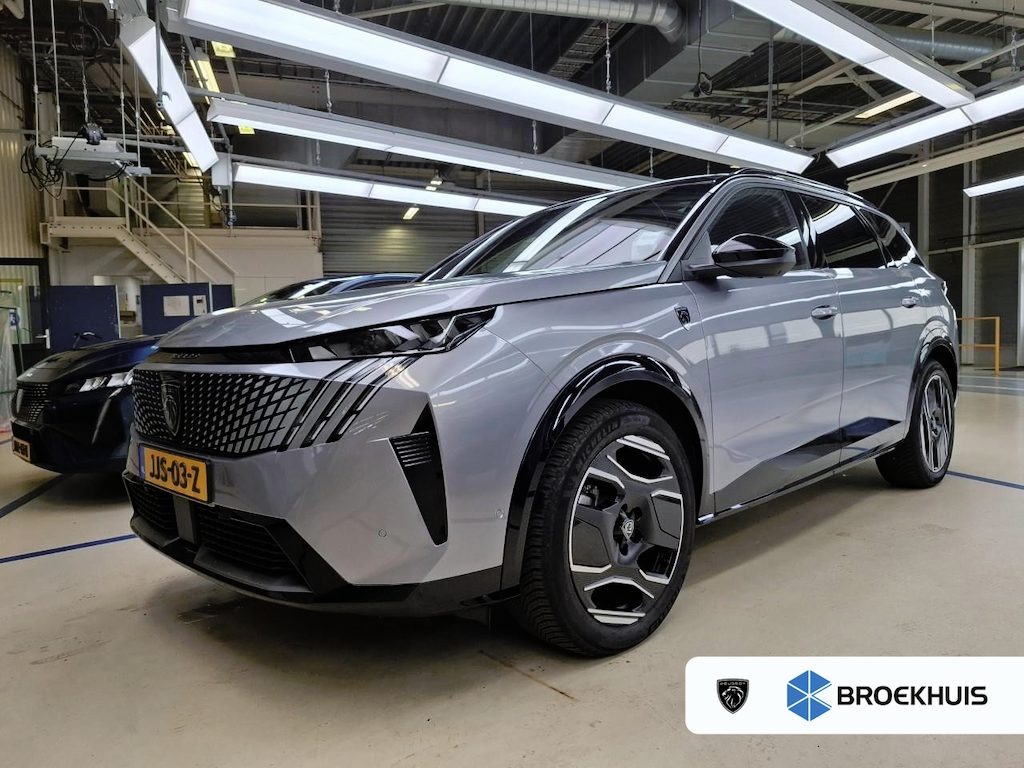 Peugeot e-5008 GT Long Range 97 kWh 7p | SOH 97% | Panorama/schuifdak | Luxe stoelen | Warmtepomp | All season | Massage |
