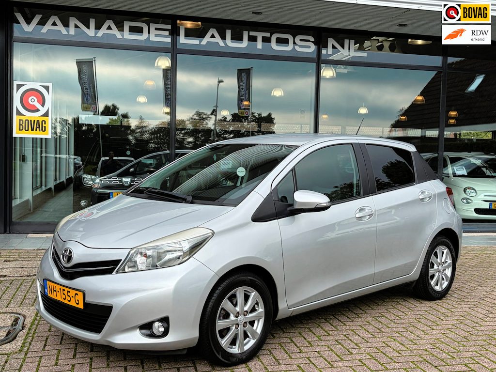 Toyota Yaris 1.3 VVT-i Now 5Drs Airco Camera LM-Velgen Dealeronderhouden!