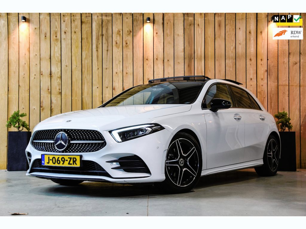 Mercedes-Benz A-klasse 180 AMG *Pano*Camera*Ambienteverlichting*Elek. Stoelen*