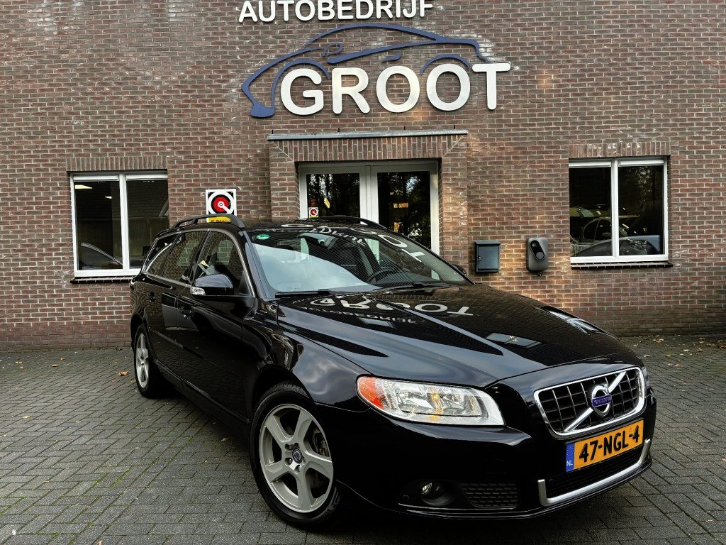 Volvo V70 2.0T 200PK! MOMENTUM. TREKHAAK/LEER/ZEER NETJES