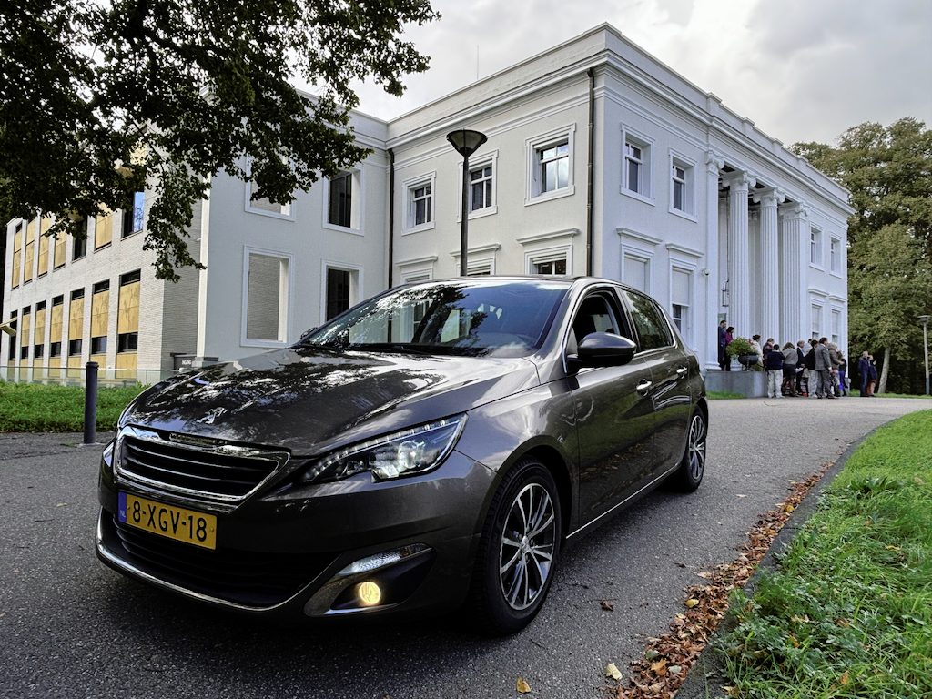 Peugeot 308 1.6, 1:23!!, NIEUW MODEL, PANORAMADAK
