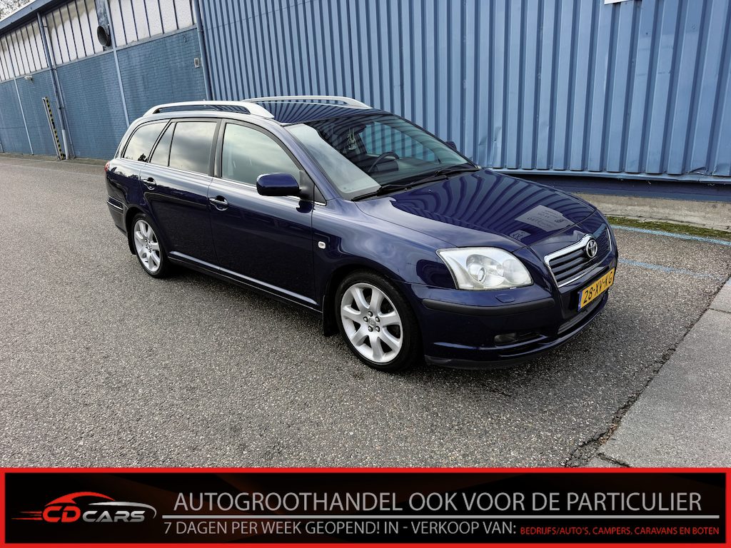 Toyota Avensis Wagon 2.0 VVTi Linea Luna Inruilauto’s tegen vaste prijzen. Voor meer info: 0638140850 Bij de verkoop van gebruikte voertuigen door CD-Cars wordt geen standaard garantie verstrekt. De koper aanvaardt het voertuig in de staat waarin het zich bevindt op het moment van aankoop