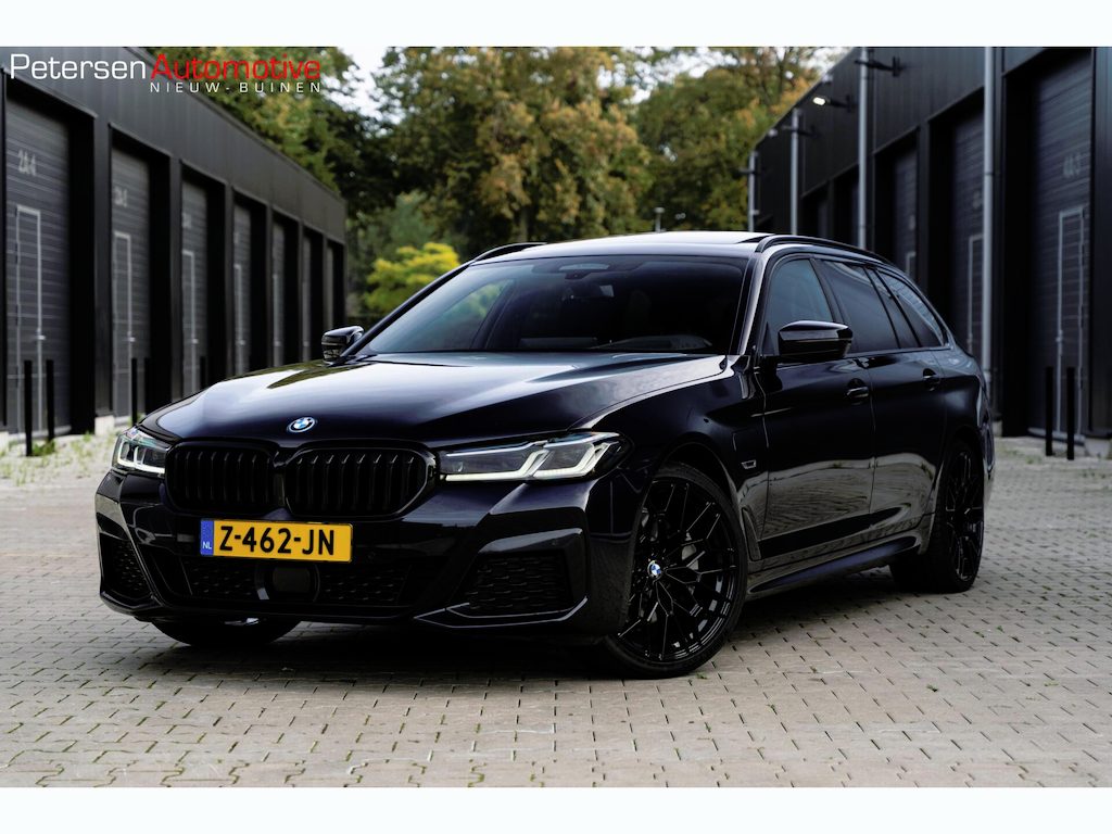 BMW 5-Serie Touring 530e M-Sport *Pano *ACC* Vol* Dealer onderhoud*