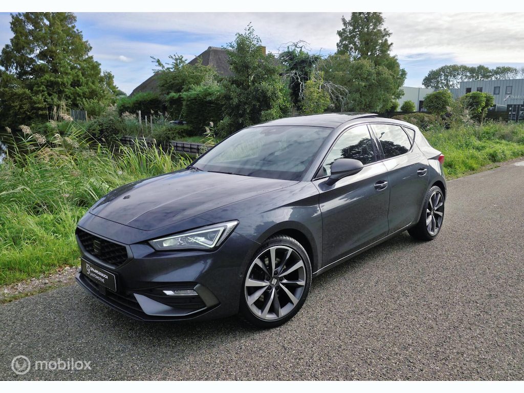 SEAT Leon 1.5 eTSI FR / Pano / Camera / Carplay / Sfeerverl.