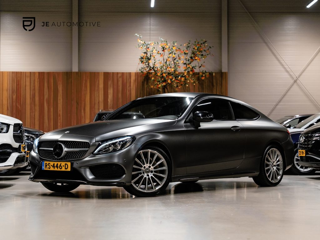 Mercedes-Benz C-klasse Coupé 180 AMG Line, Matt Grey, Night Pakket, Clima, Voll Led, Burmester, Cam, Private Glas, Voll Onderhoud