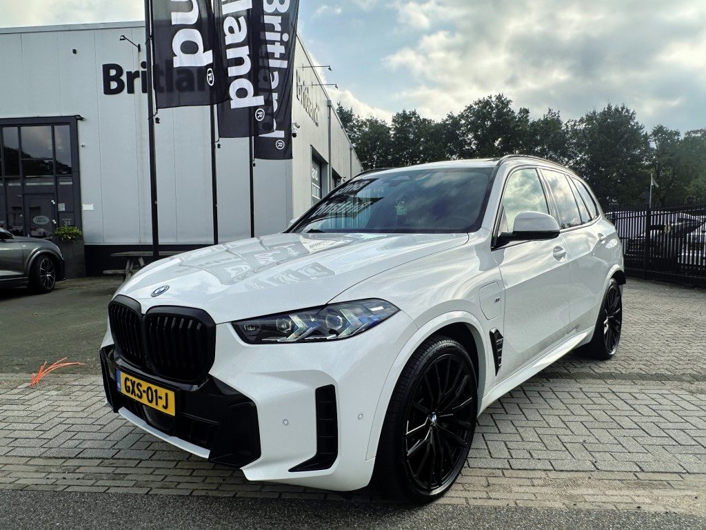 BMW X5 xDrive50e M-sport bj2023 BTW *Pano *Head-up *22inch *Trekhaak
