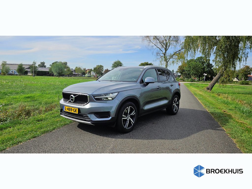 Volvo XC40 2.0 T4 Momentum Pro 1800KG Trekgewicht / Trekhaak / Stuur -en Stoelverwarming / Achterbank verwarmd / Elektr. voorstoel / Elektr. Koffer. / Parkeersensoren / Navigatie via App /
