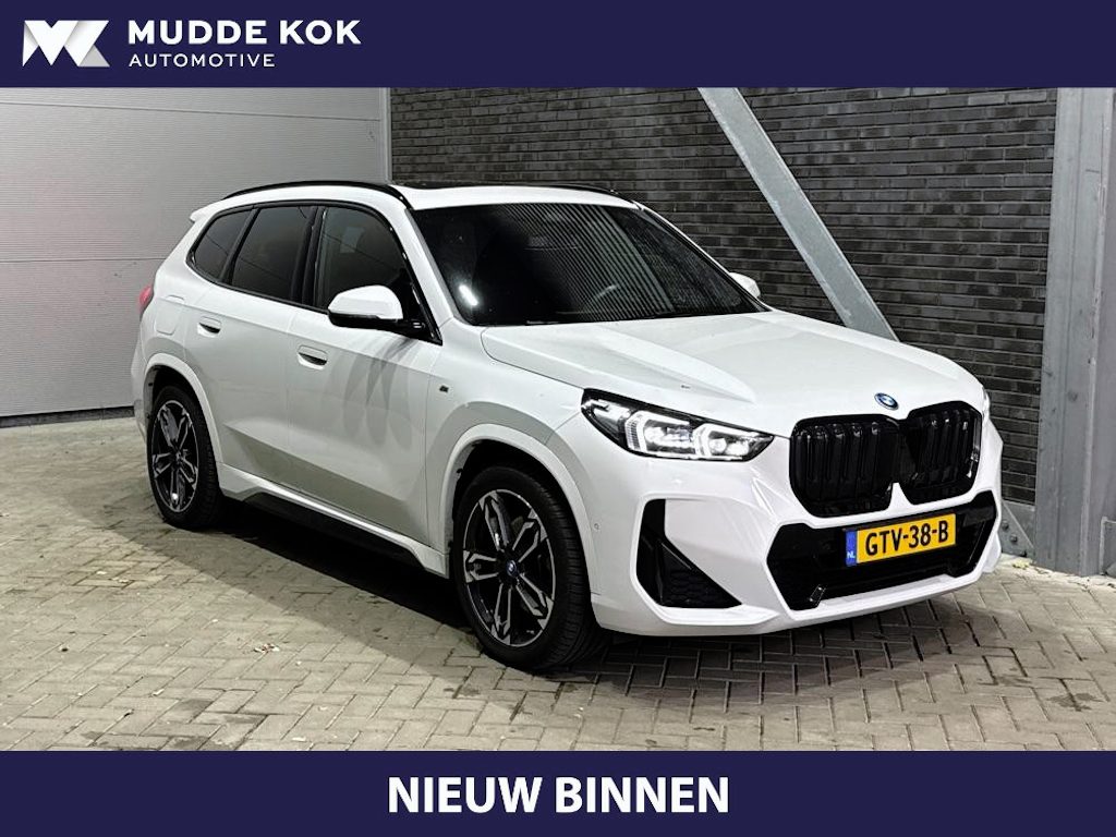 BMW iX1 xDrive30 67 kWh | M Sport | Harman/Kardon | Panoramadak | Adaptieve LED | Elektrische Sportstoelen | Keyless