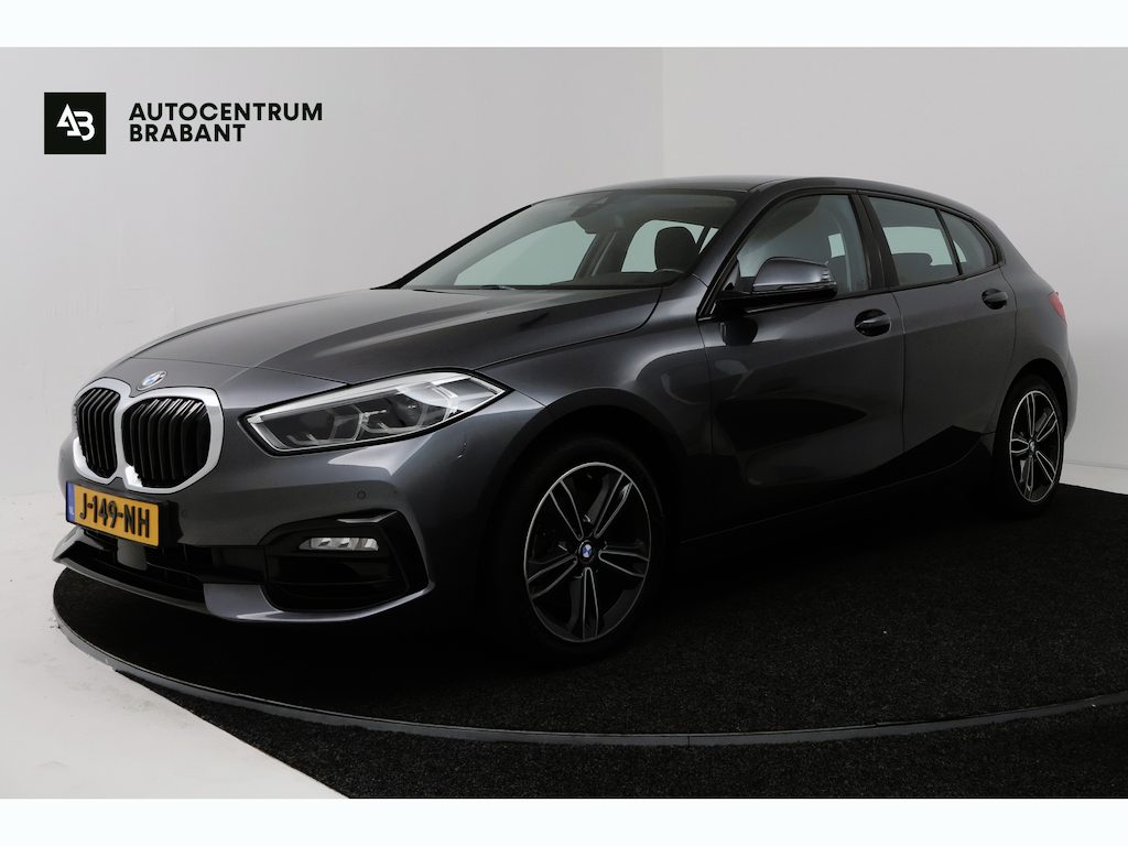 BMW 1-Serie 118i High Executive (STOELVERWARMING, SFEERVERLICHTING, NAVIGATIE, PARKEERSENSOREN)