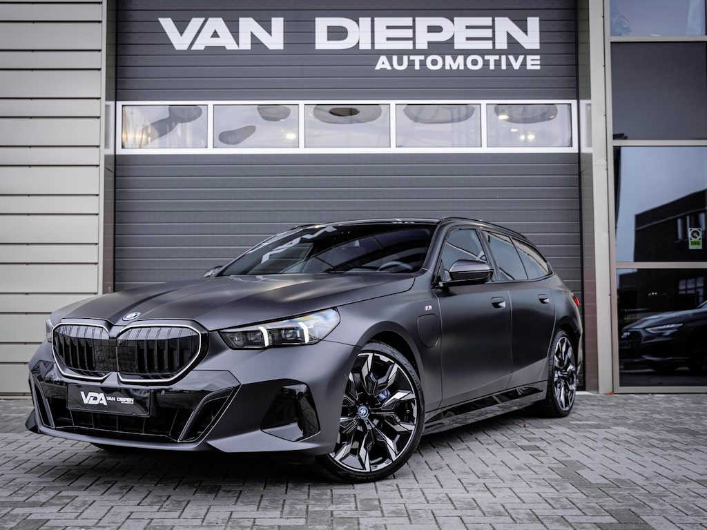 BMW 5-Serie Touring 550e xDrive M-Sport l Bowers/wilk l BMW-Garantie l Panorama