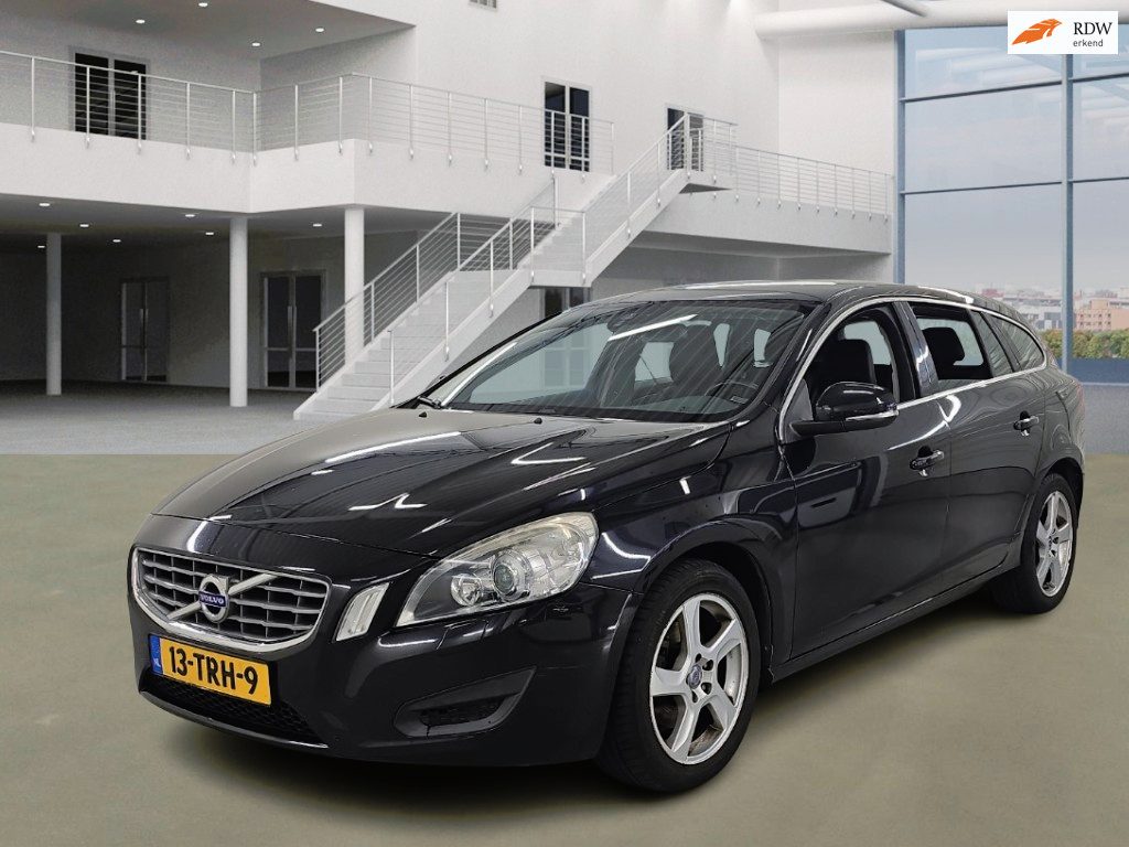 Volvo V60 1.6 T3 Momentum/NweAPK/STARTSTOP/CRUISE/NAVI/CLIMA/TREKHAAK