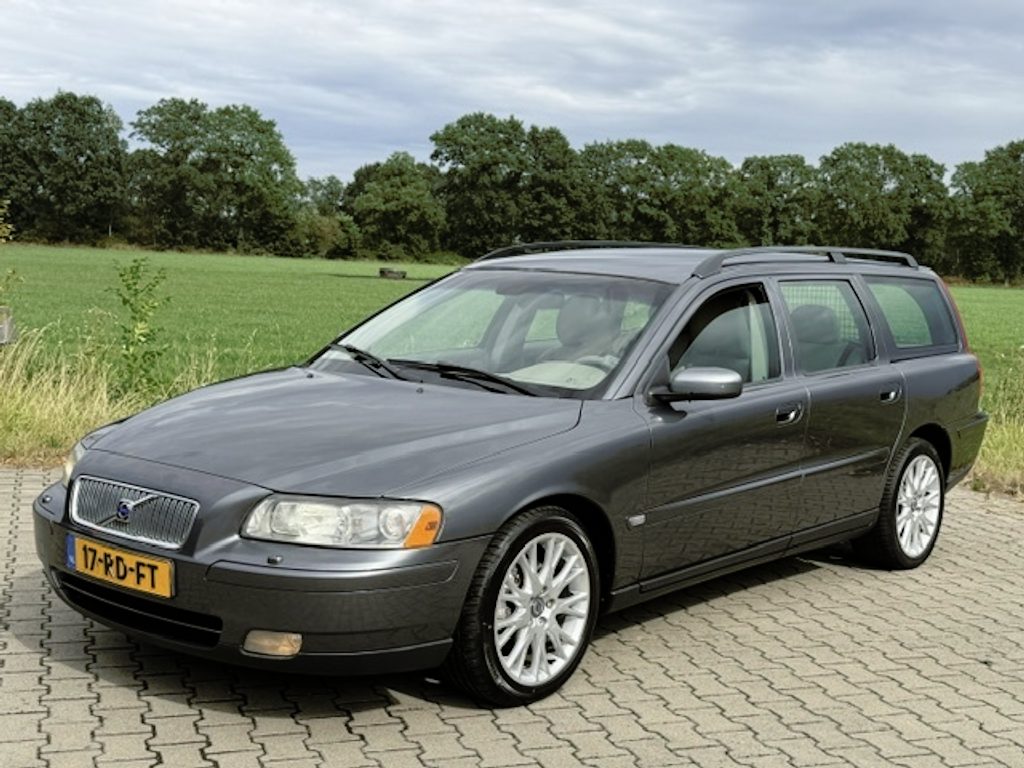 Volvo V70 2.4 AUT XENON LEDER NW D-RIEMSET EN REMSCHIJVEN