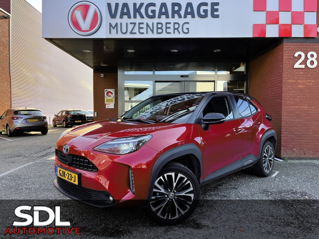 Toyota Yaris Cross 1.5 Hybrid Executive Bi-Tone // AFN. TREKHAAK // HALF LEDER // DODEHOEK // ELEK. KLEP // 360 CAMERA+SENSOREN // STUUR+STOELVERWARMING // ADAPT. CRUISE //