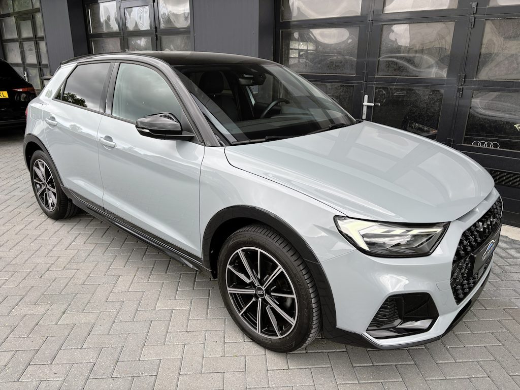 Audi A1 Allstreet 30 TFSI S-line Black Ed. Pijl grijs