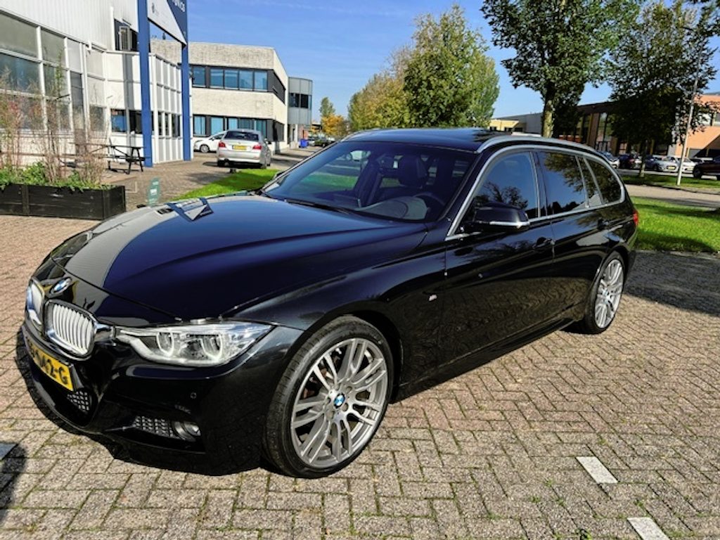 BMW 3-Serie Touring 320i Cent.Hi.Ex. M-Sport PANO LEER LED NAP
