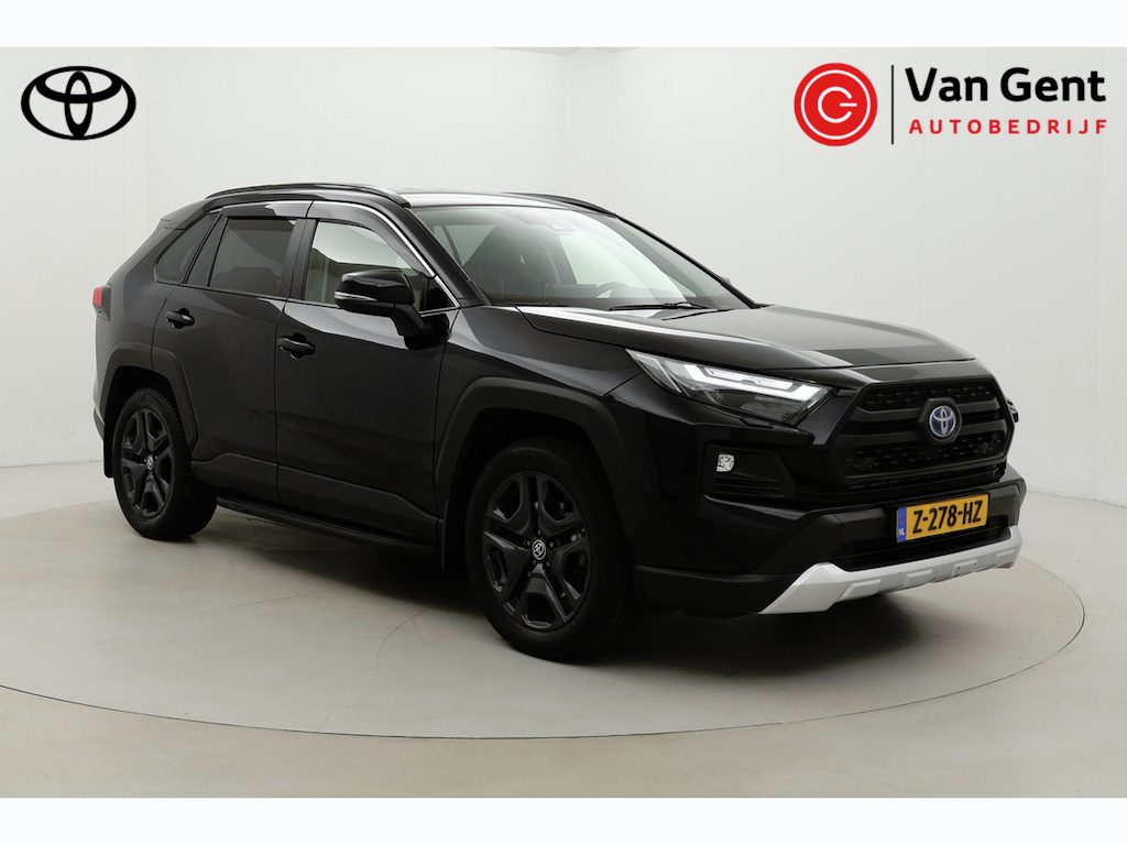 Toyota RAV4 2.5 Hybrid AWD ADVENTURE | Trekhaak (1.650 KG) | Treeplanken | Leder | Stoel-/stuurverwarming | Keyless | Apple Carplay / Android Auto | Parkeersensoren voor/achter | Camera | Adaptive Cruise | 19 inch | ALL Season