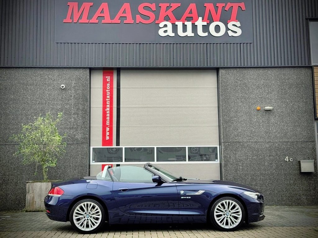 BMW Z4 Roadster SDrive 23i 204 pk / Tiefsee blau / Manual / Sportseats / Navi / Many options / PERFECT CONDITION!